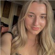 Empiezo la universidad, ADE y marketing becada por excelencia académica. Acabé bachiller social con media de 9.63 y en selectividad saqué 11.9. Tengo el B1 de inglés y hablo valenciano perfectamente. Puedo dar clases a niños de cualquier edad. Si son de b